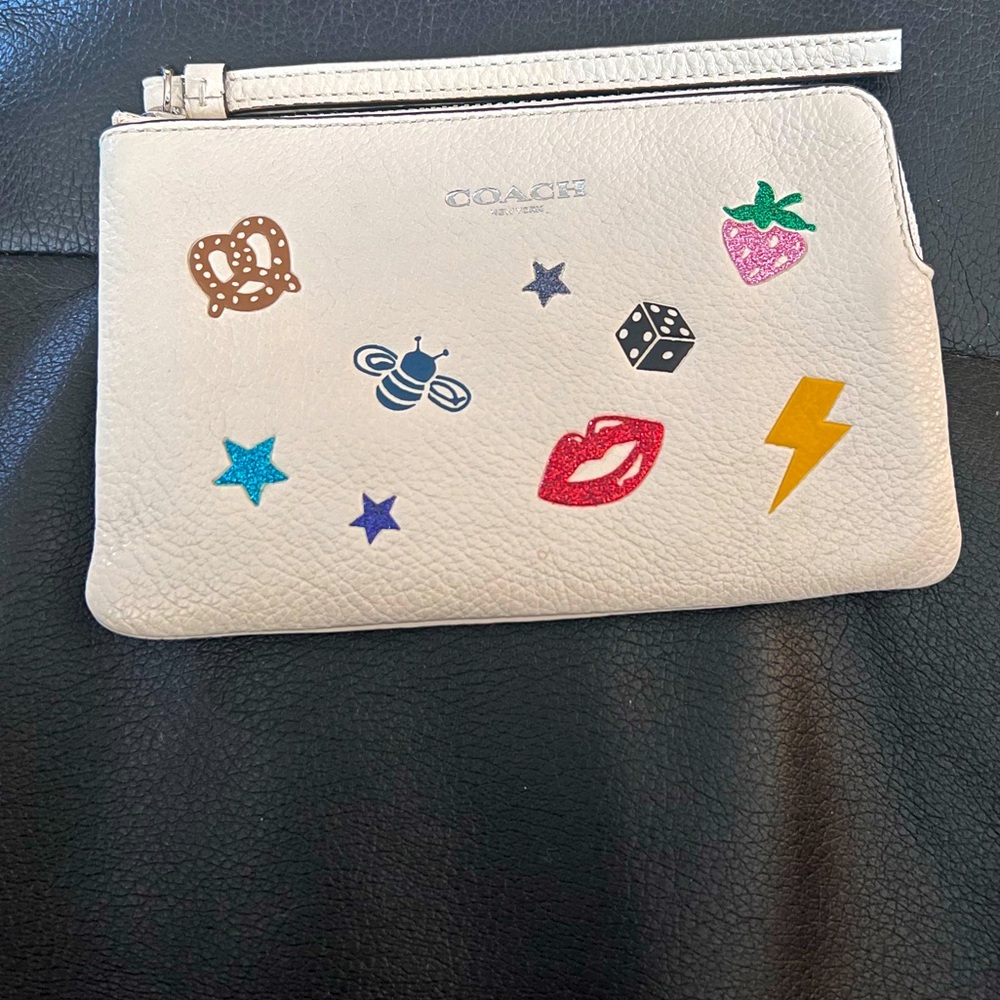 Coach CORNER ZIP leather WRISTLET WITH ALLOVER MOTIFS. EUC